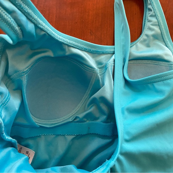 Lands’ End Women's Chlorine Resistant Soft Cup Tugless One Piece Swimsuit size 2 - Picture 9 of 11